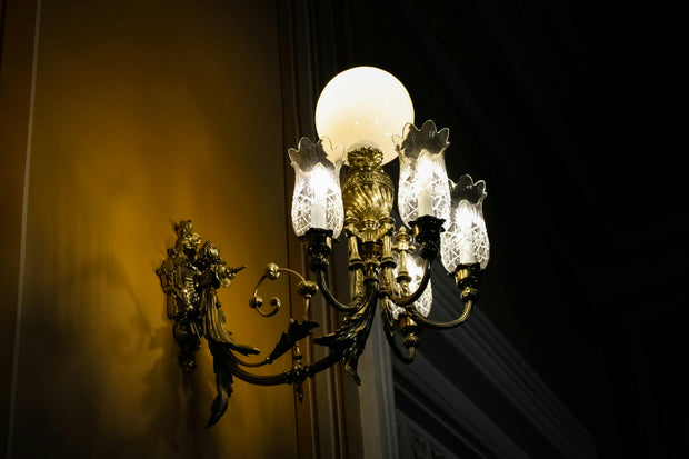 <h2>Most popular<br/><span style="text-decoration:underline">The family's most beloved lamp</span></h2>
